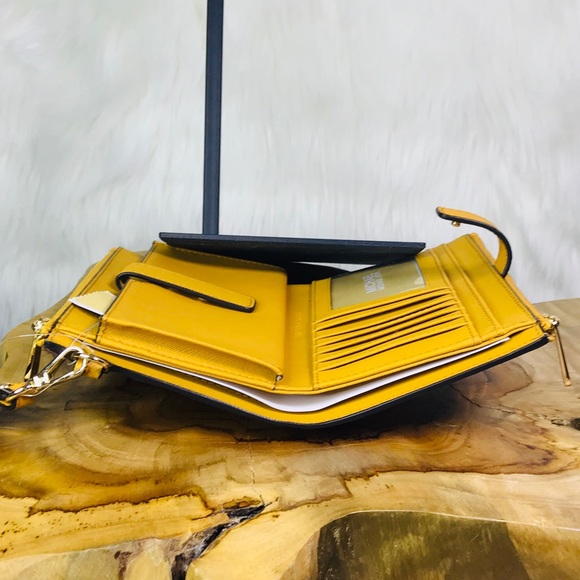 Michael Kors Jet Set Travel Double Zip Wristlet - Picture 5 of 8